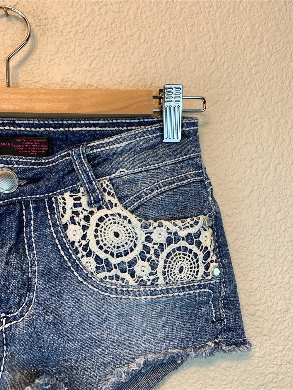No Boundaries denim short sz 1 festival summer lowrise boho crochet dark wash - Picture 4 of 4